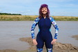 view details of set gm-4m038, Isabeau throws herself into the mud, in a zip catsuit!